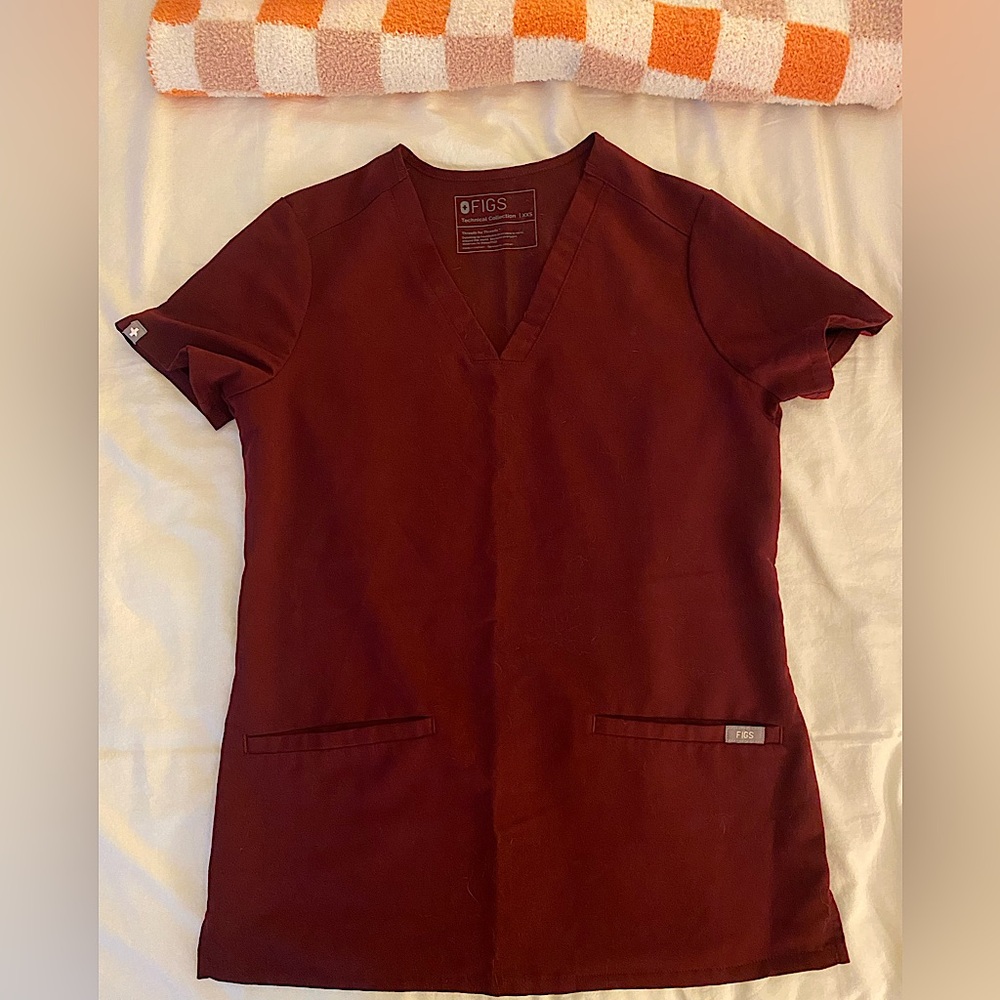 Women’s Maroon figs three pocket scrub top XXS